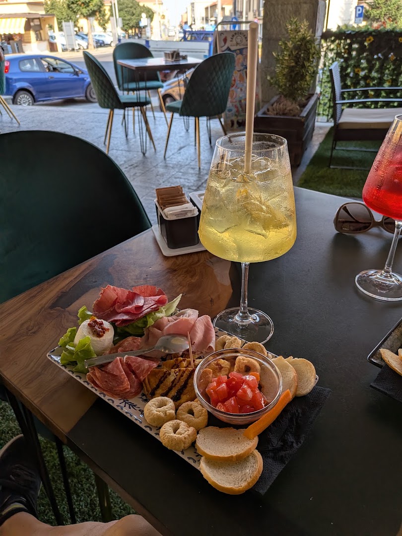 𝗠𝗢𝗢𝗡 • Coffee & Drinks