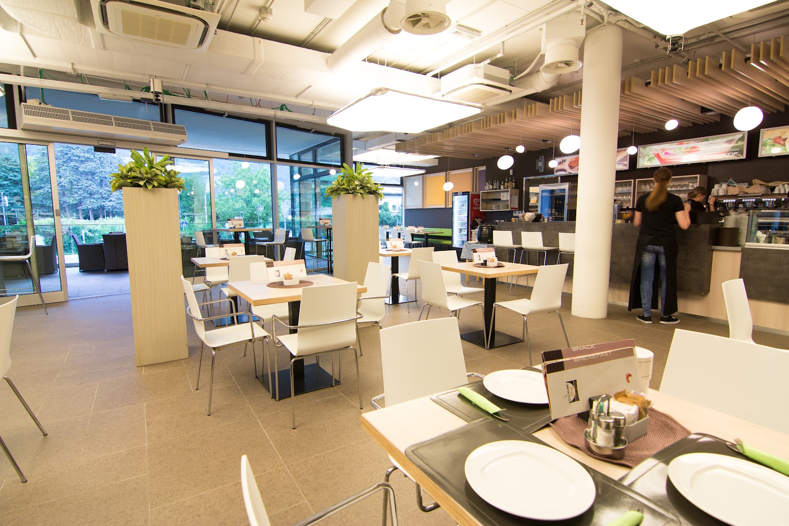 Come In Cafe Bistro