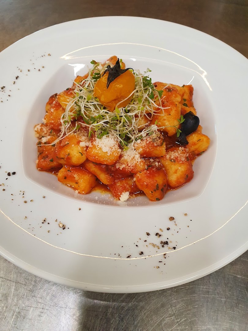 Come In Cafe Bistro