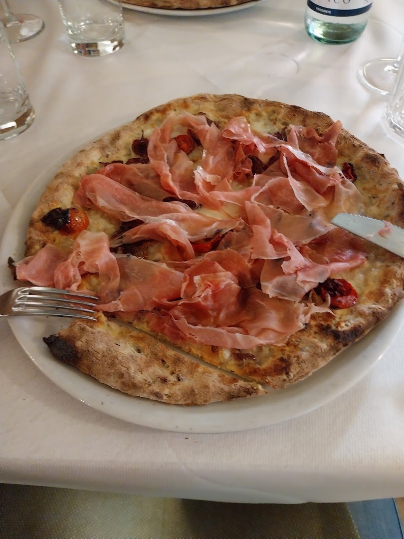 COMPARSA Pizzeria con Birrificio