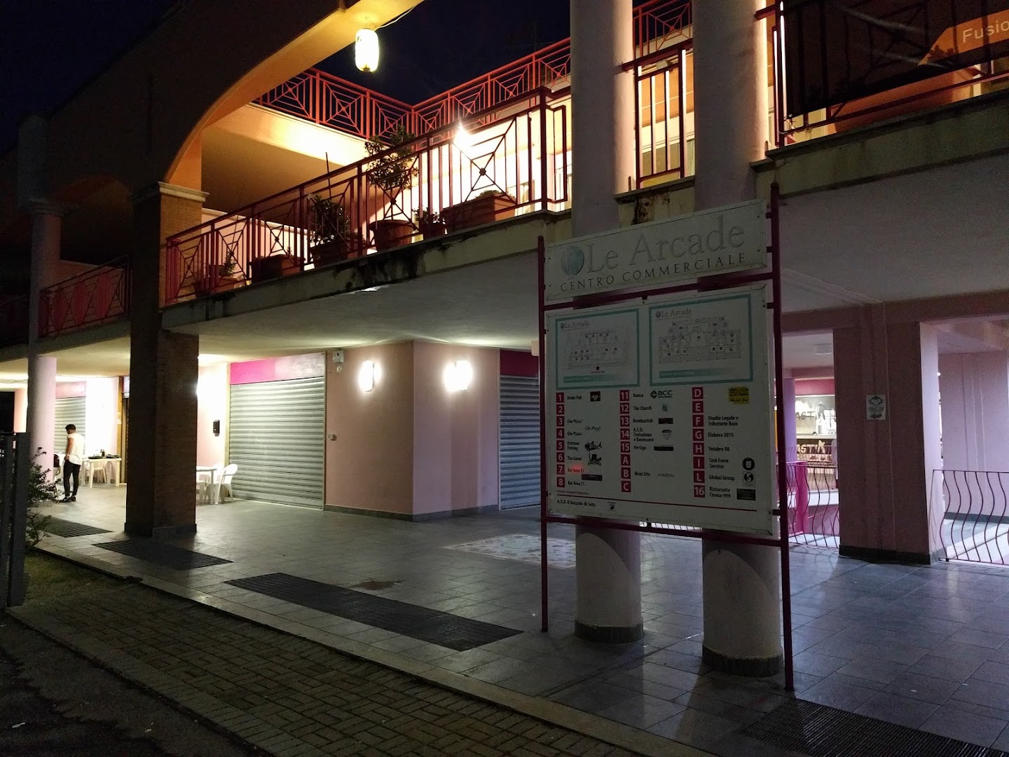 Complesso Commerciale Le Arcade