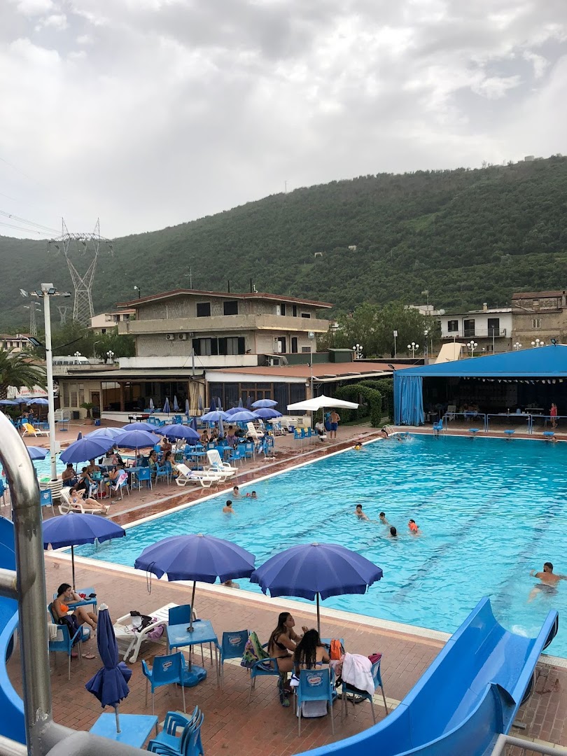 Complesso "Isola Blu Piscine"