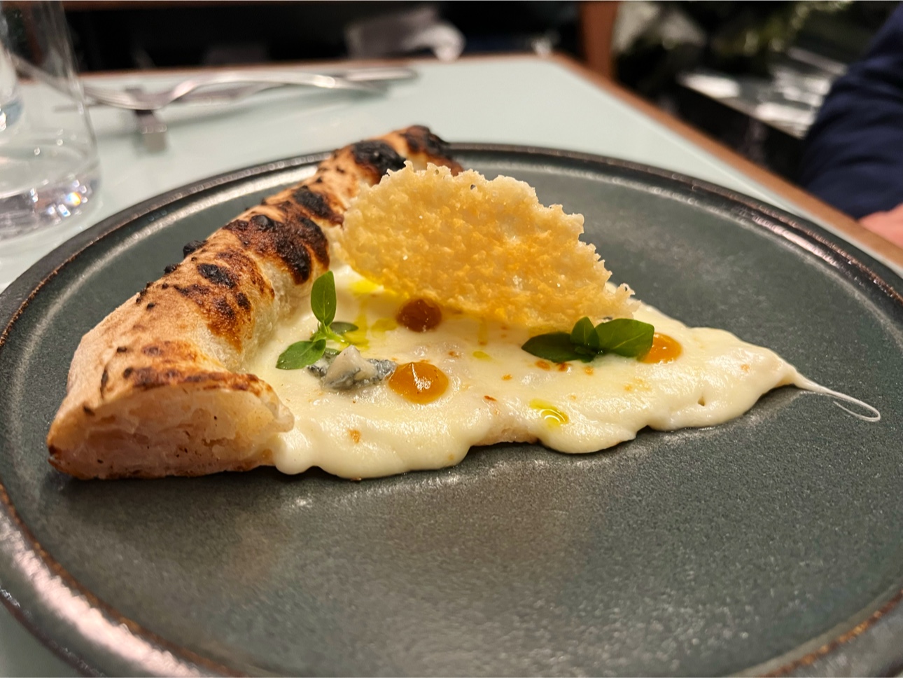 CONFINE - PIZZA E CANTINA