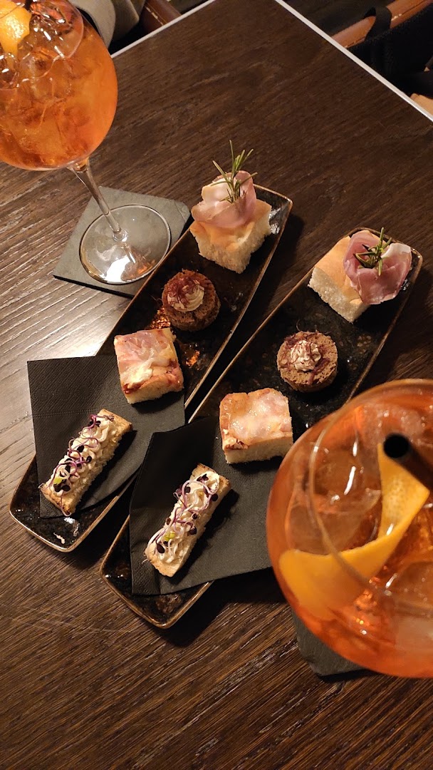 Contest Cocktail Bar