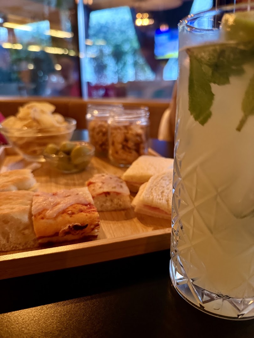 Cookies Bar & Restaurant
