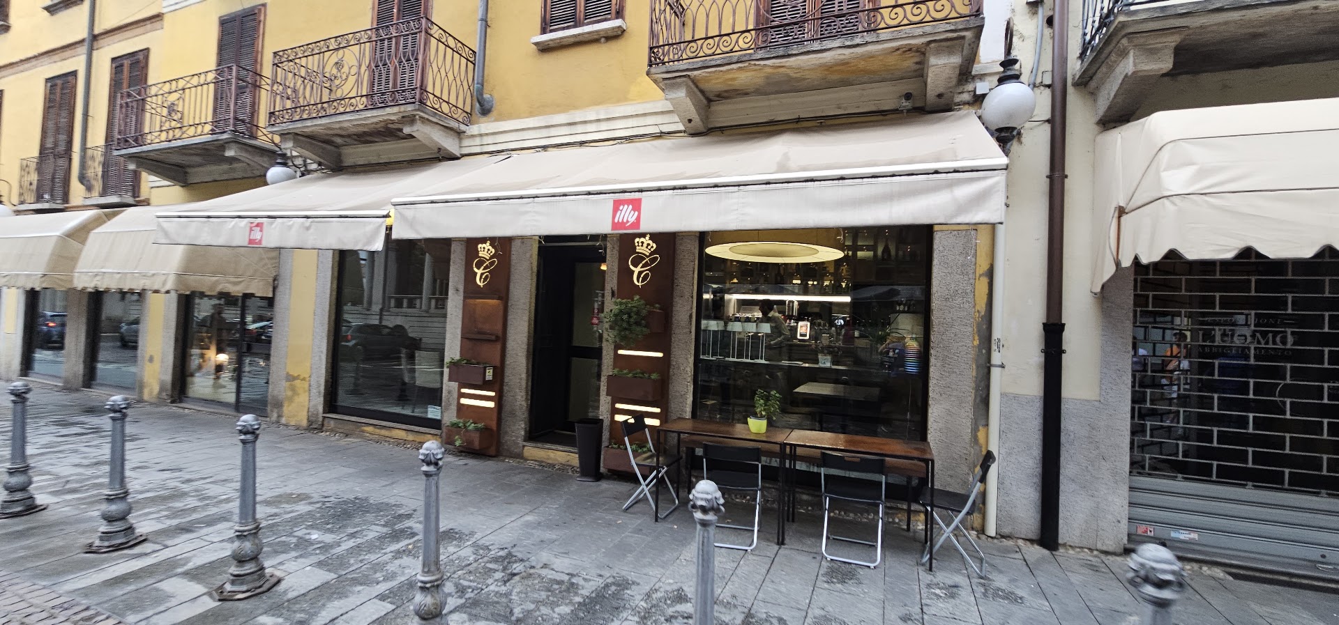 Corona Bar, Novara