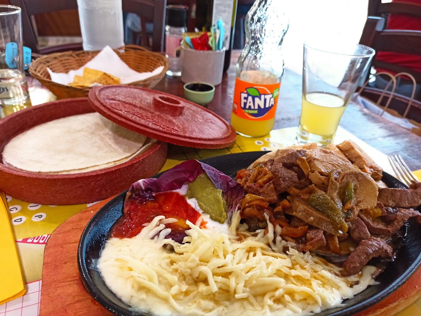 Corre El Tiempo Ristorante Bar "Tex Mex"