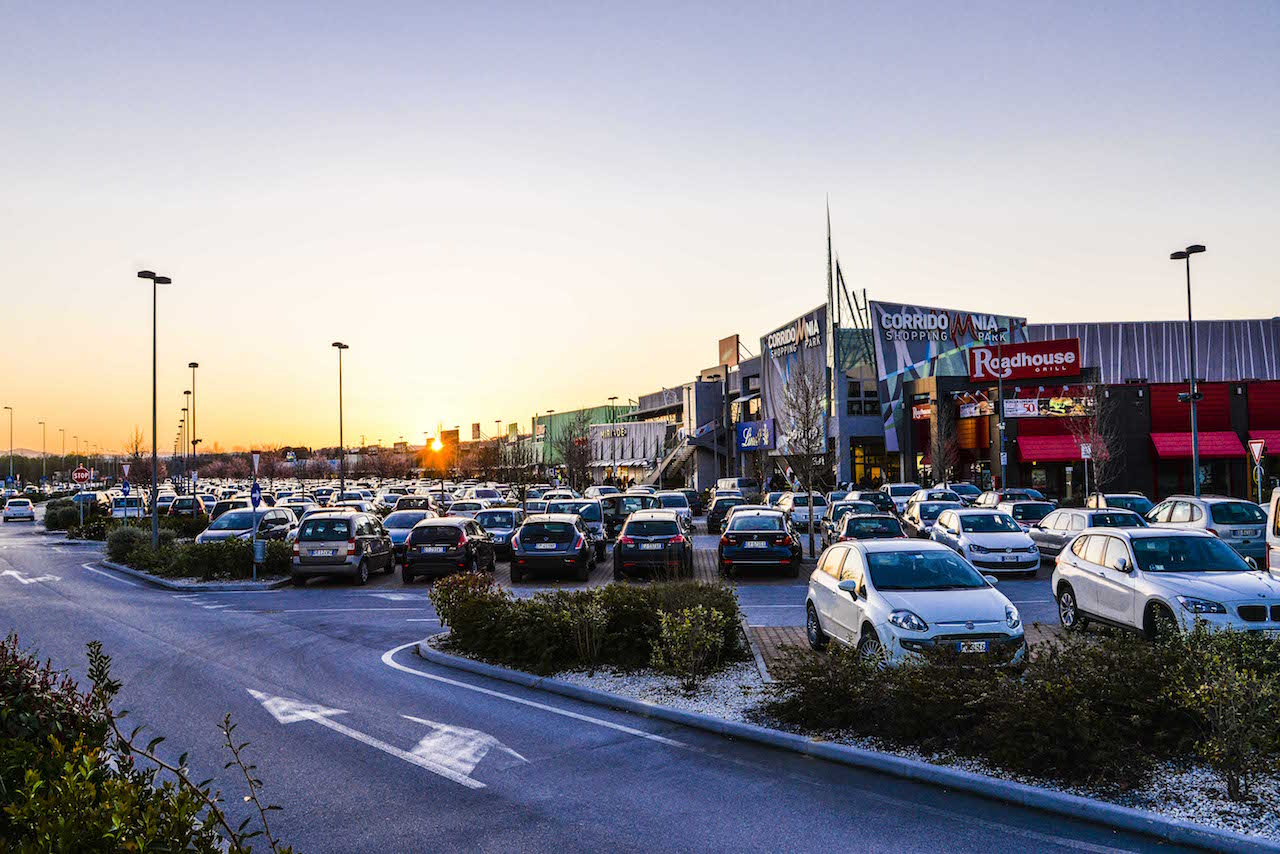 CorridoMnia Shopping Park