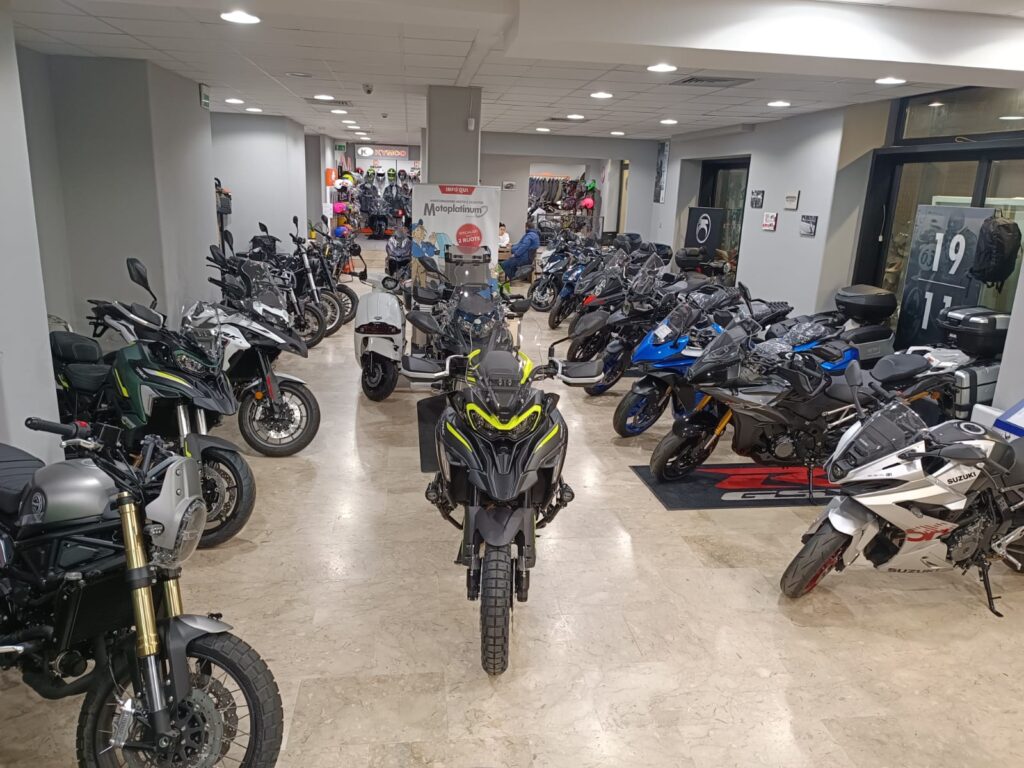 CORSARO MOTO - concessionaria moto e scooter Catania - Benelli, Suzuki, Fantic, Kymco, Sym, Benda, Keeway, Morbidelli MBP,