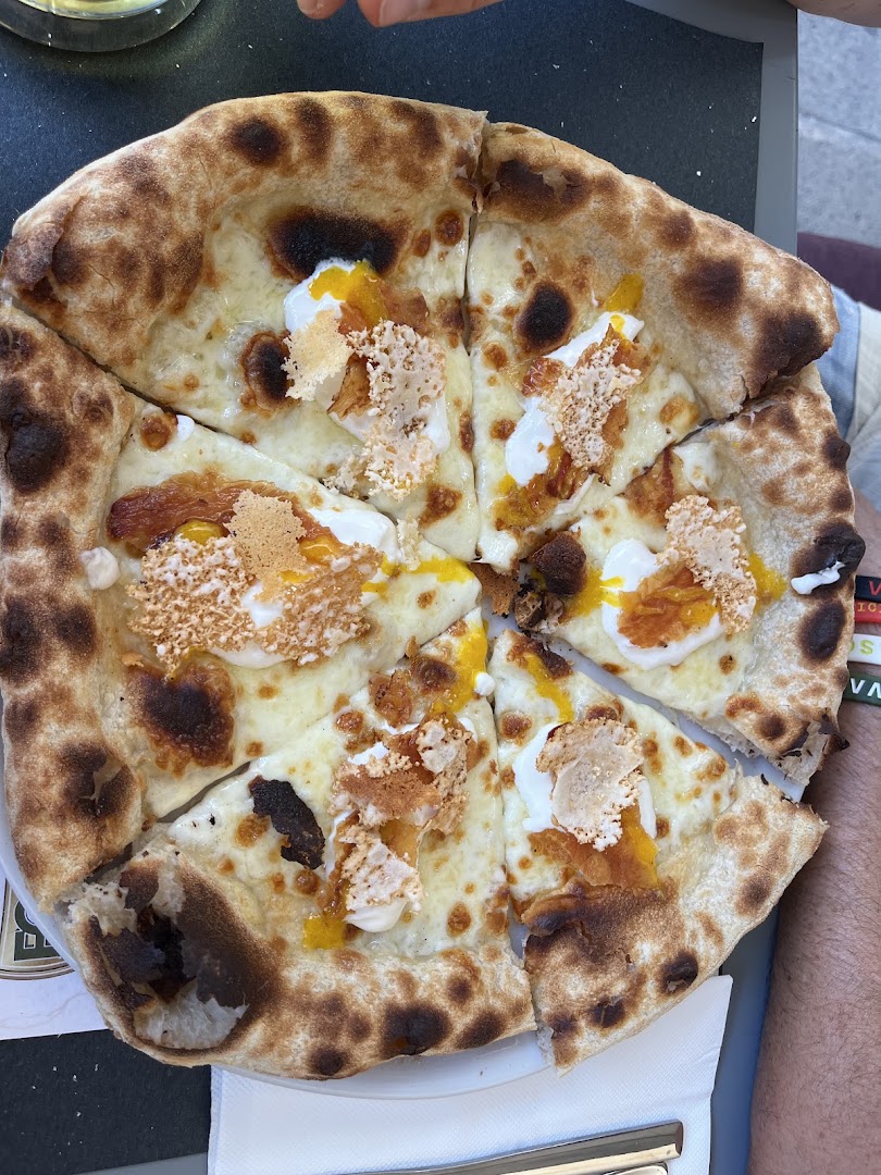 Cosmopolitan Pizzeria