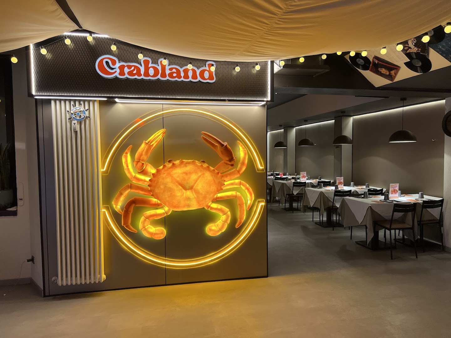 CrabBox Seafood & Beer