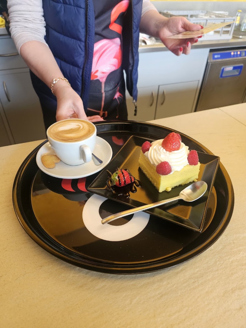 Cremeria Artigianale Gelateria Pasticceria Bar Aperitivo
