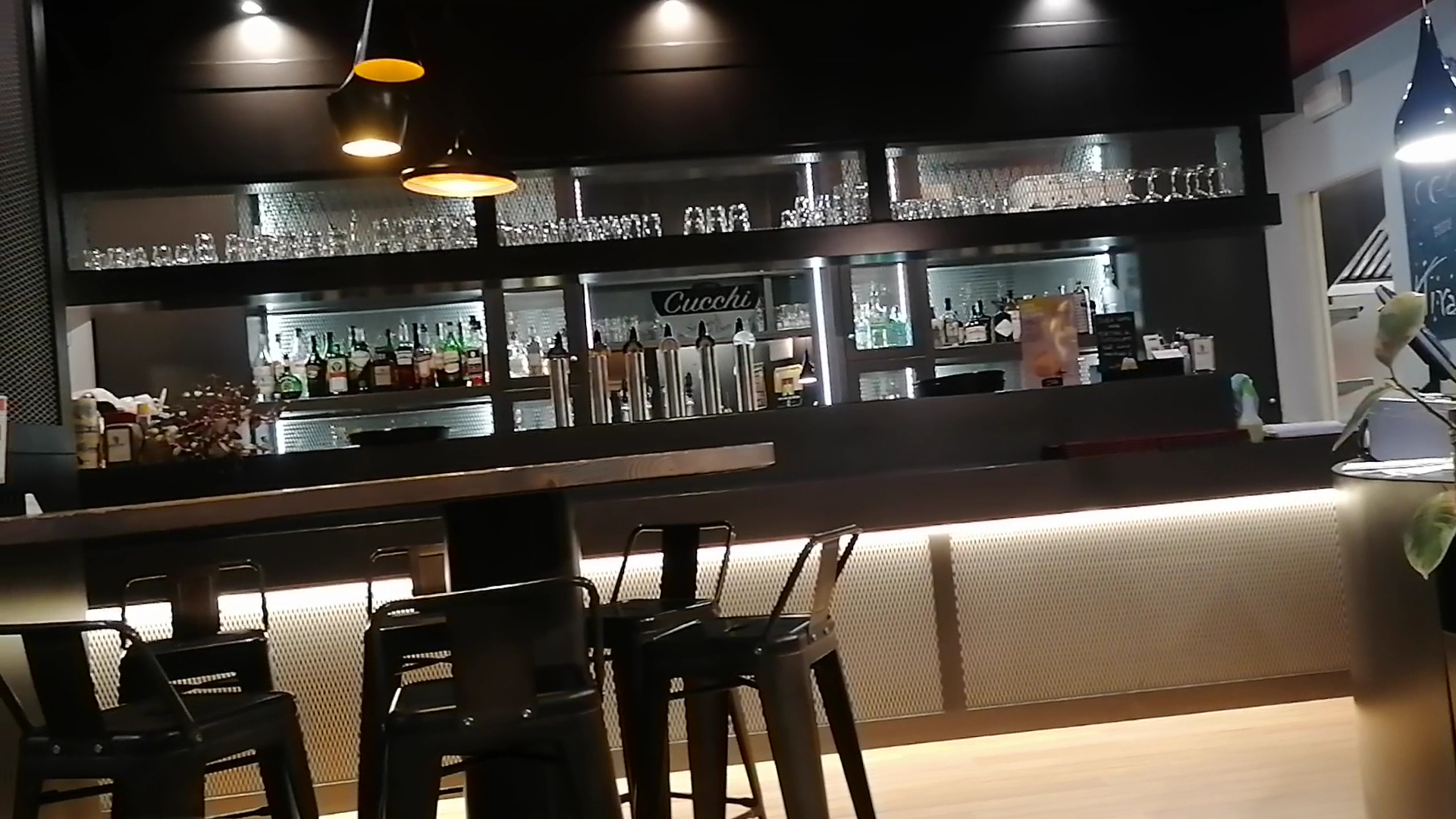 Cucchi Pub - bar, paninoteca e birreria