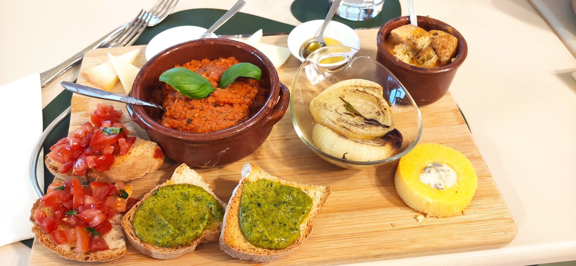 Cucineria Mani in Pasta