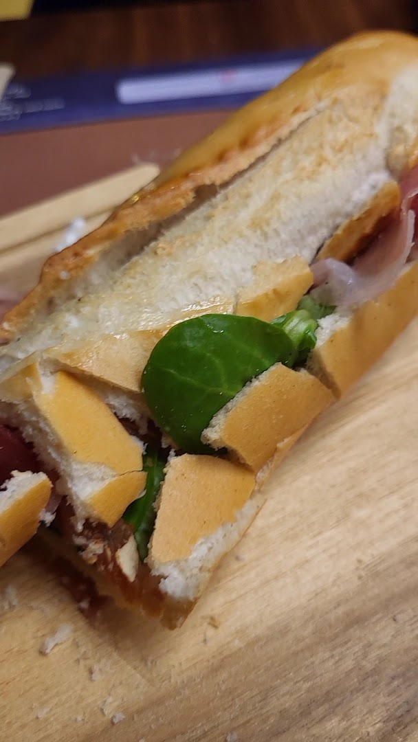 Cucini Cocktail & Baguette