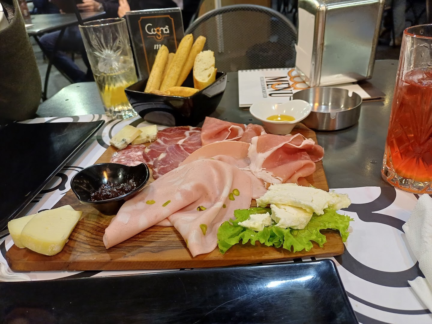 Cugnà lounge bar, Alba