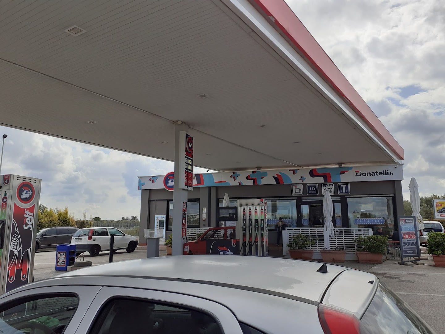 D+ Stazione di Servizio, Triggiano