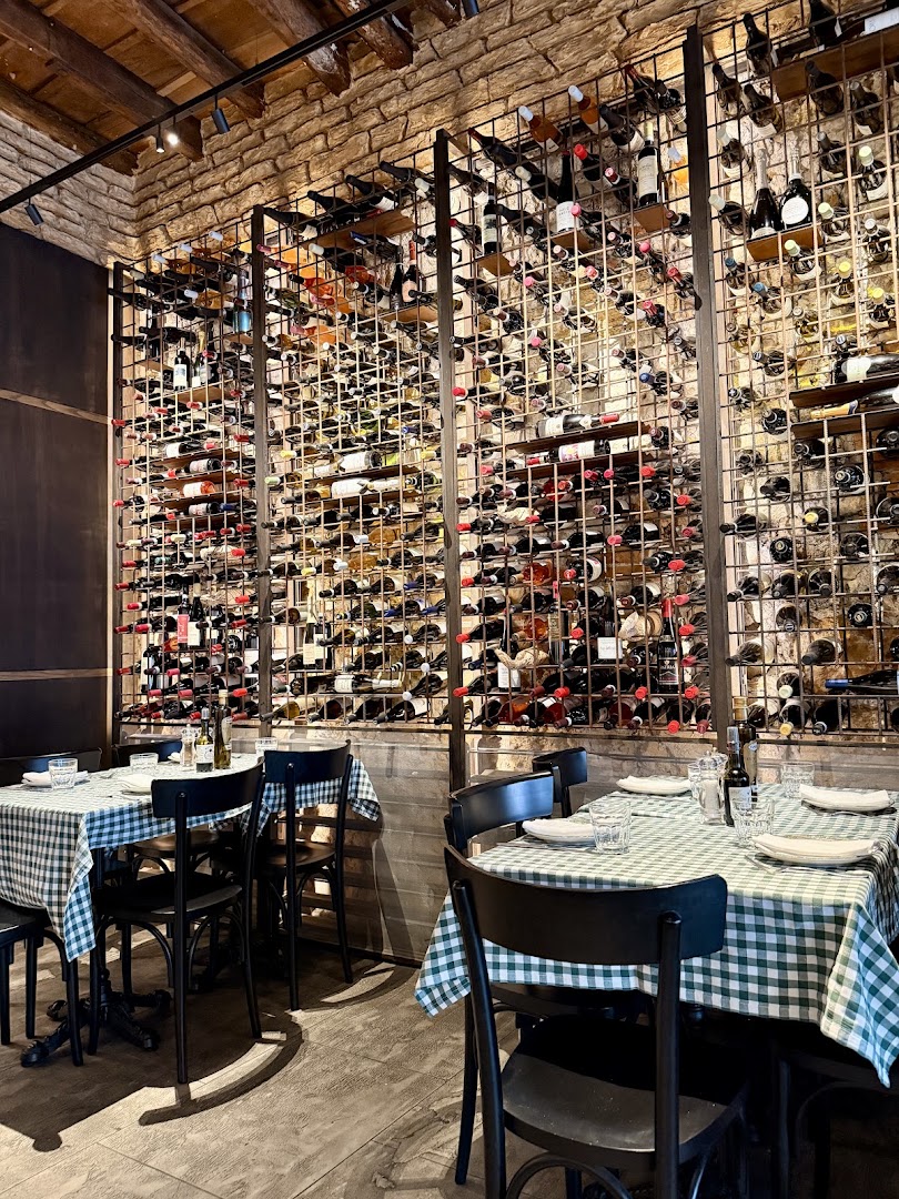 Da Giulia Vinosteria