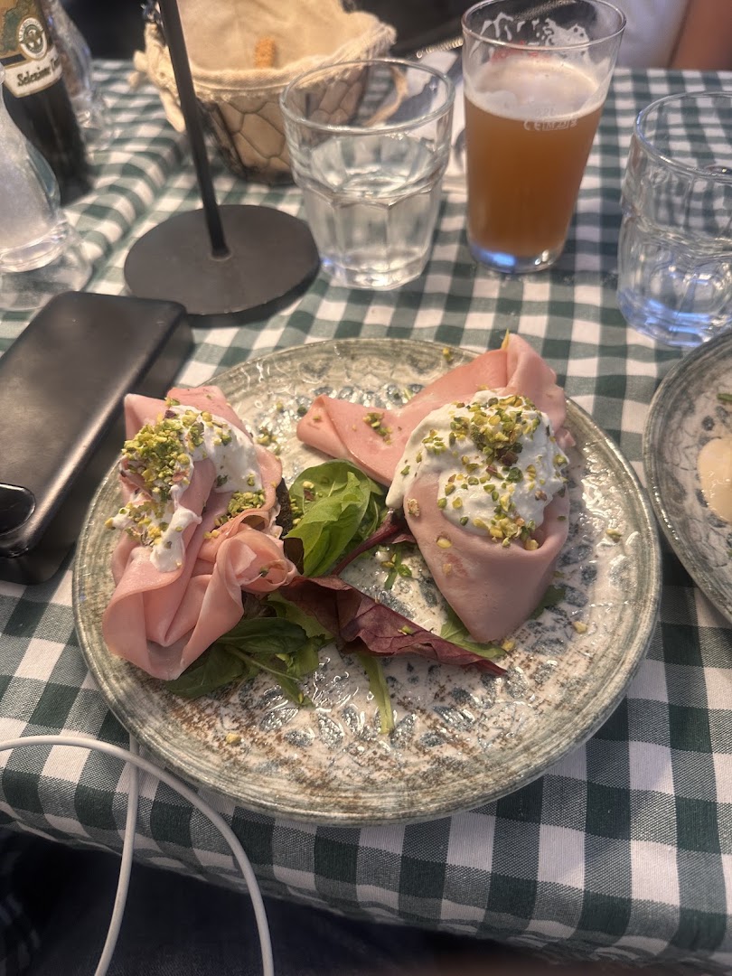 Da Giulia Vinosteria