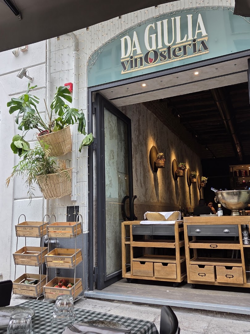 Da Giulia Vinosteria