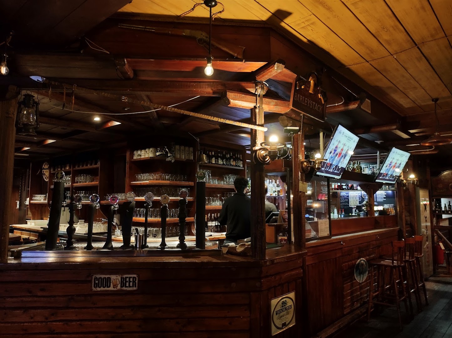 Dakota Pub