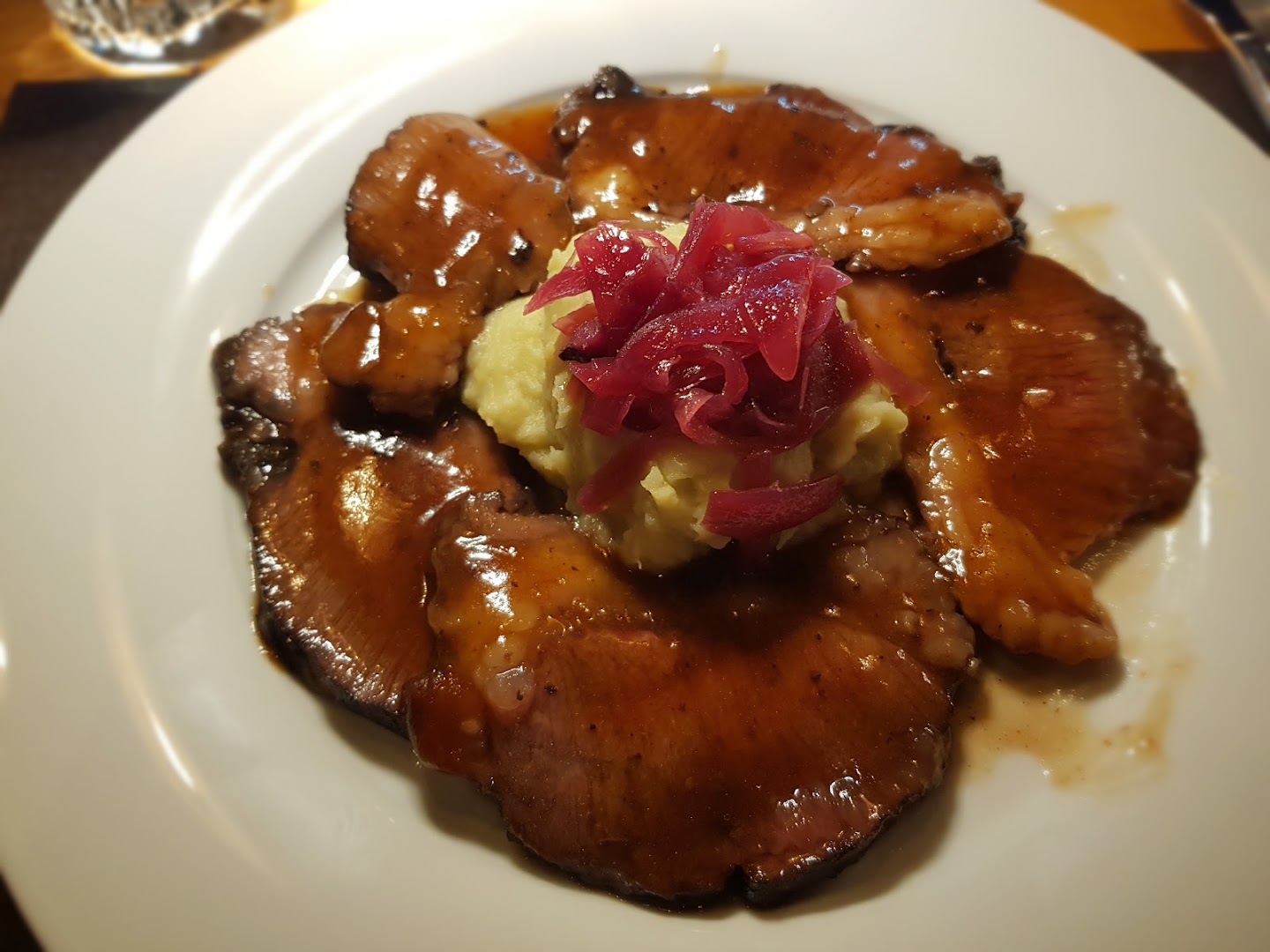 Dalesco suites & restaurant
