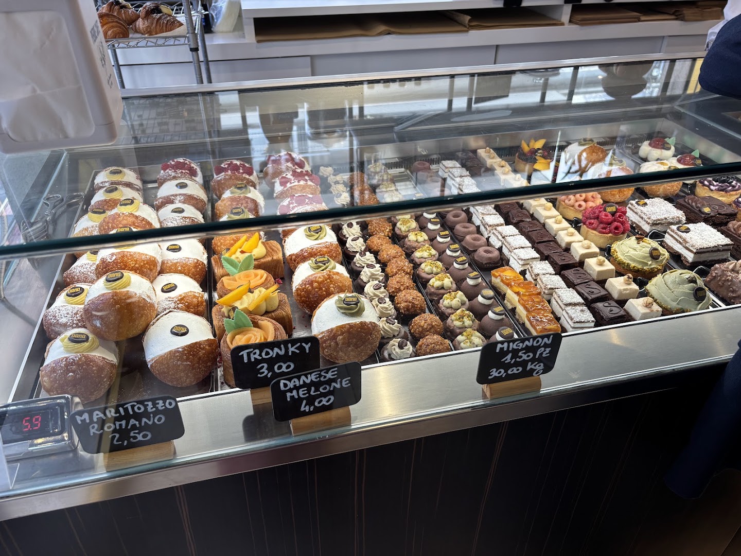 Dama Italian Bakery