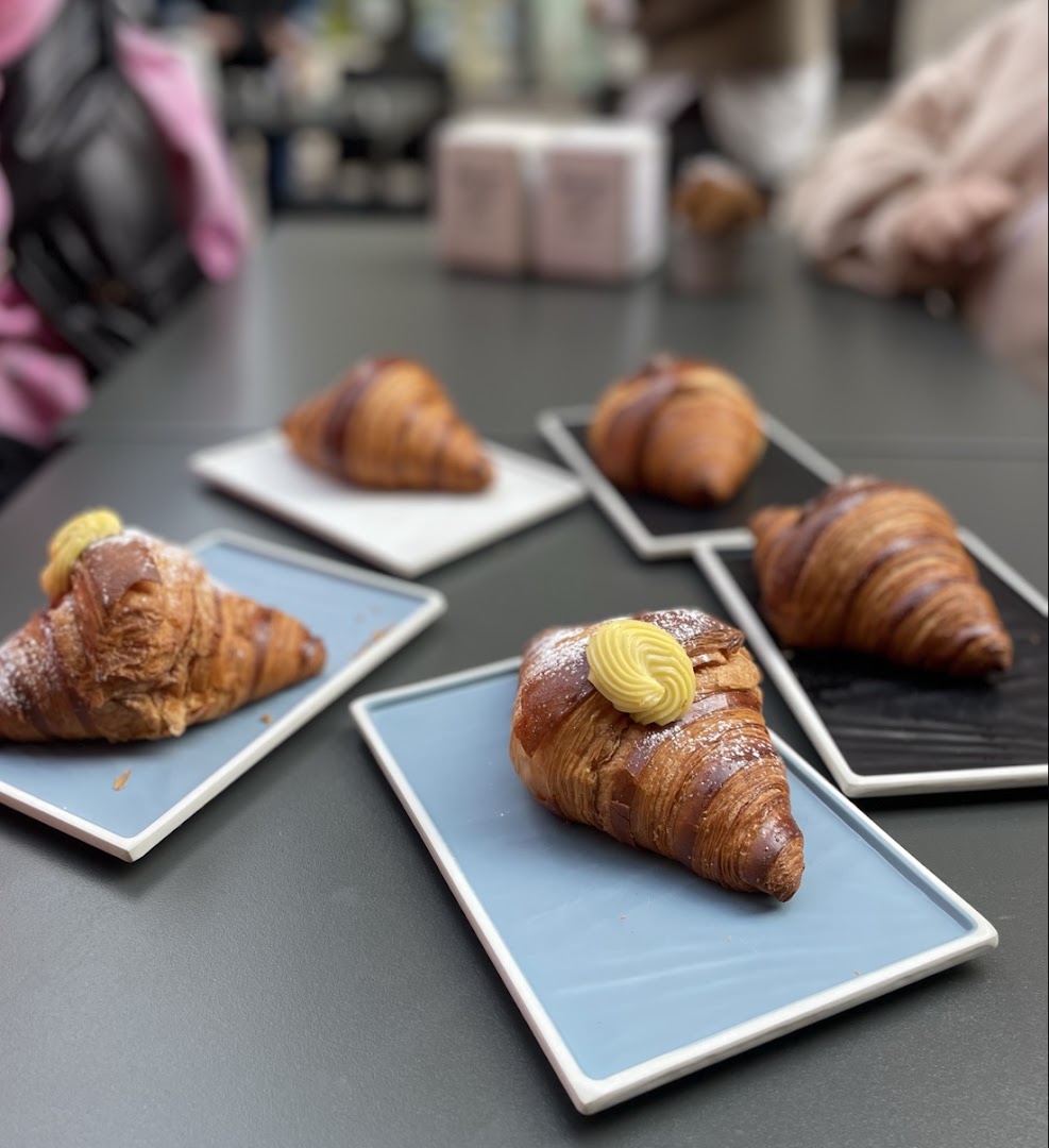 Dama Italian Bakery