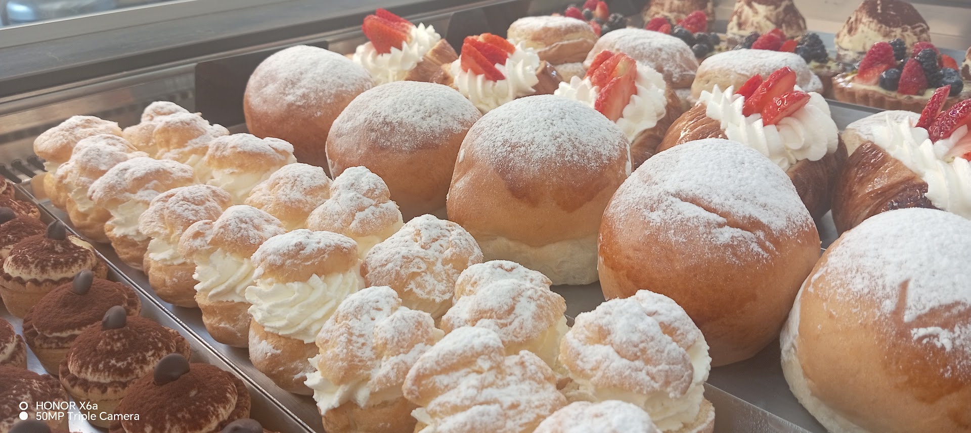 Daní Bakery