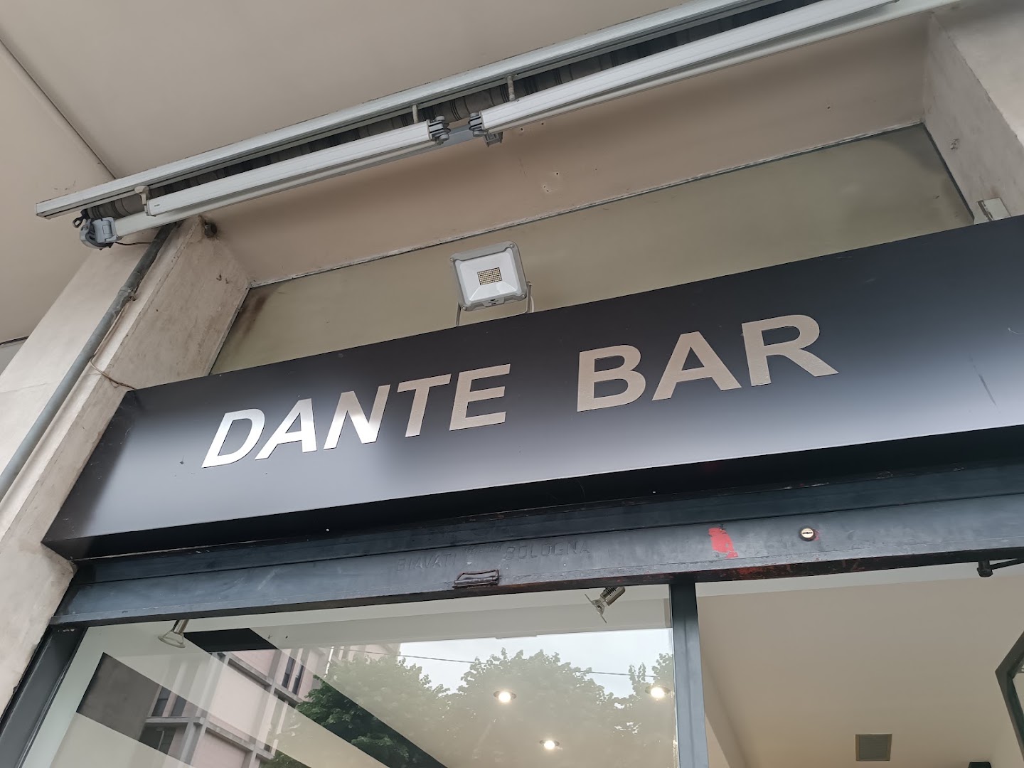 Dante bar