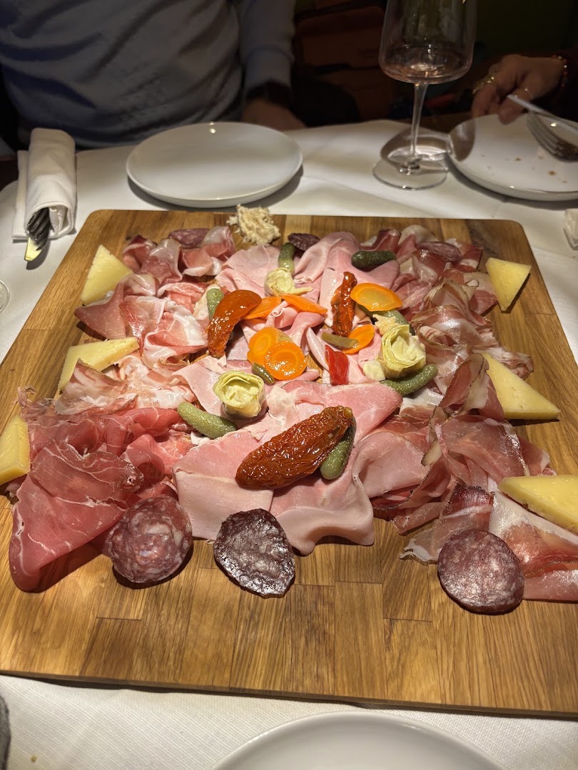 "Dante n.6" Birroteca Gineria Restaurant & more