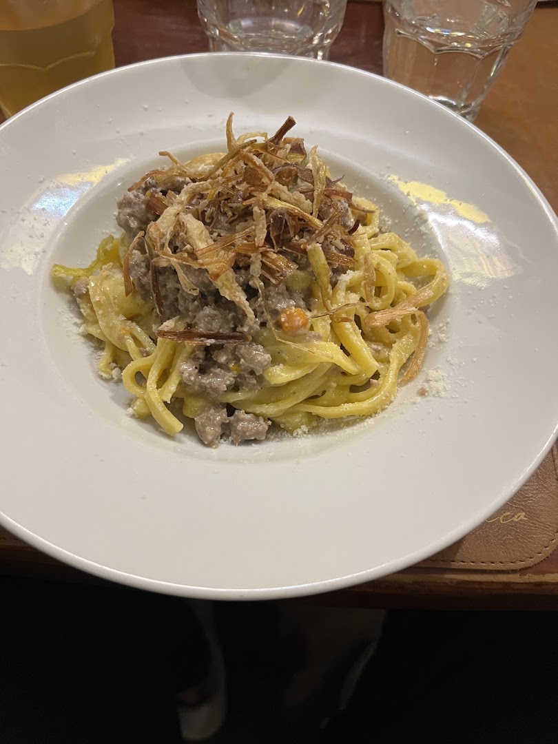 Dar Parucca, Roma
