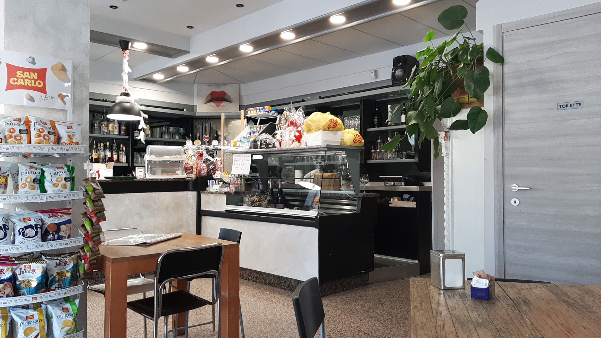 Dark Cafe