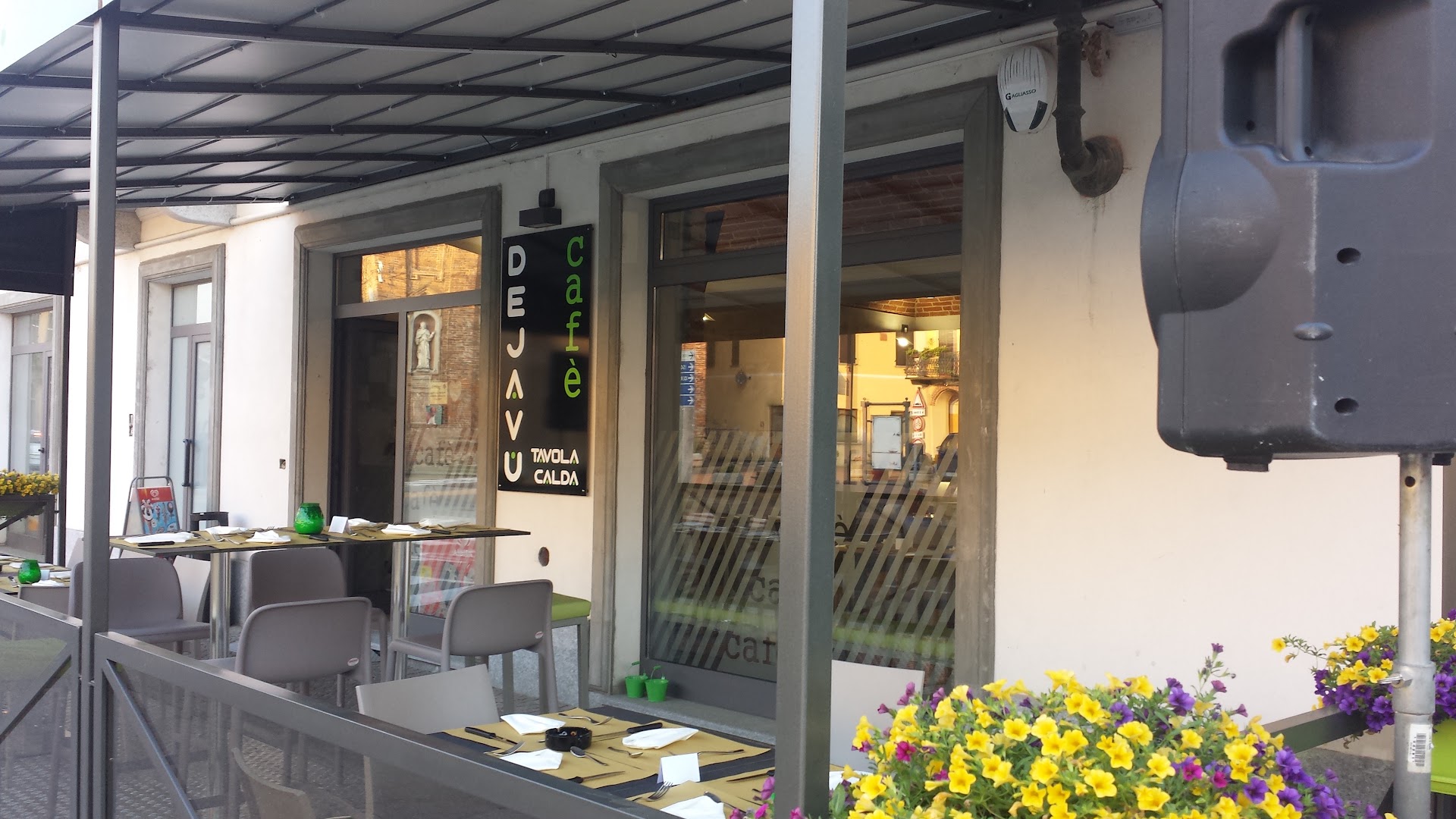 Dejavu Cafe