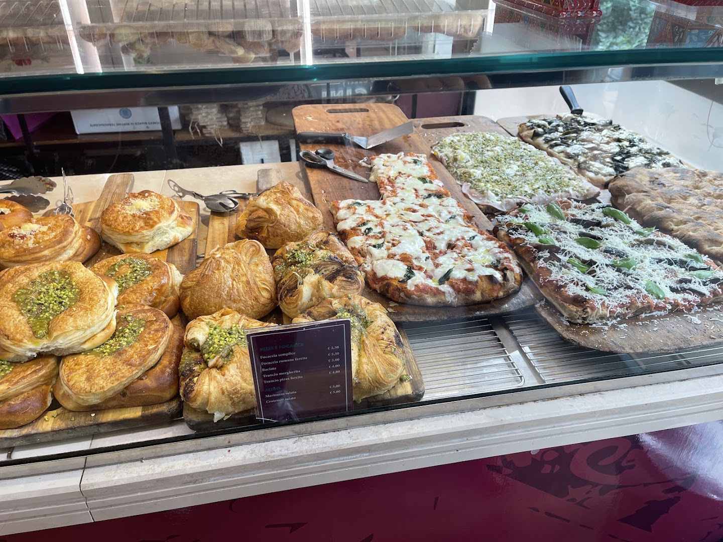 Delizie di Sicilia - Panificio - Prodotti tipici Siciliani - Pizza al trancio | Pizzeria