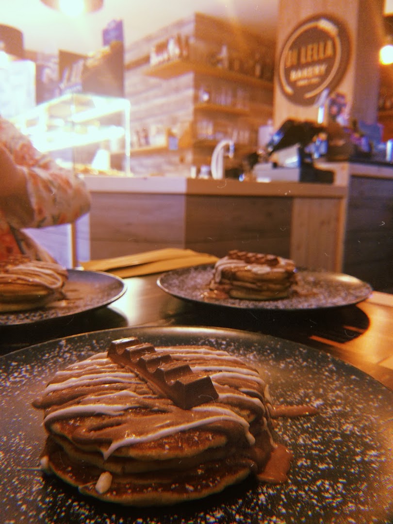 Di Lella Bakery