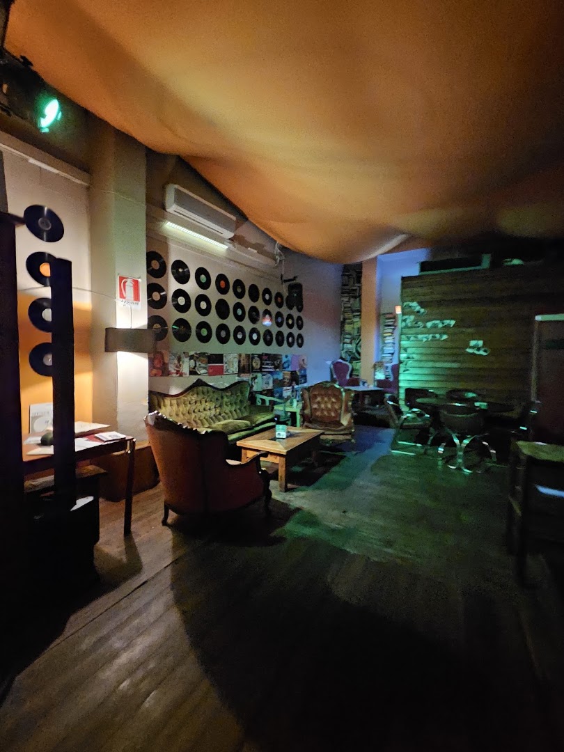 Di Noi Tre Pub