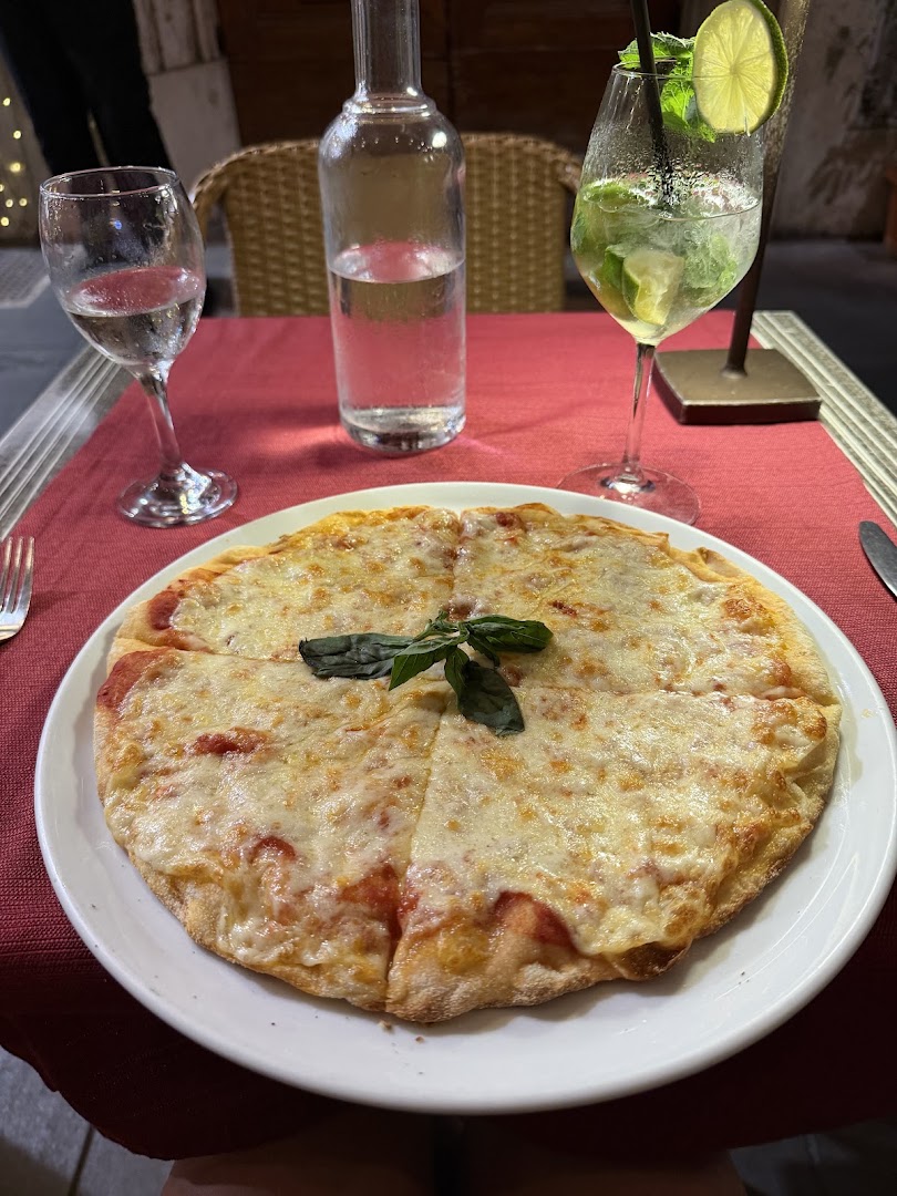 Diadema Restaurant & Bar