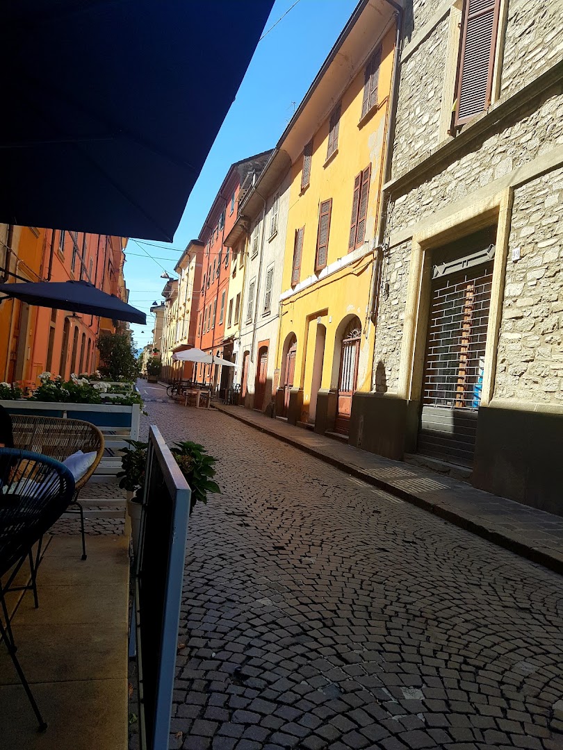 Dietro le mura