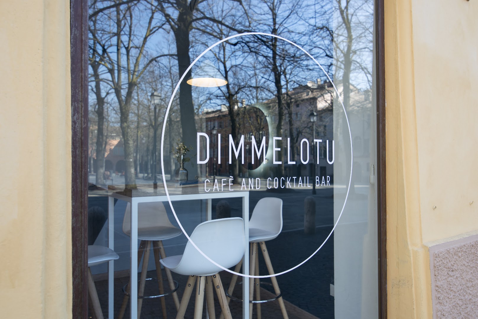 Dimmelotu Cocktail & Wine Bar
