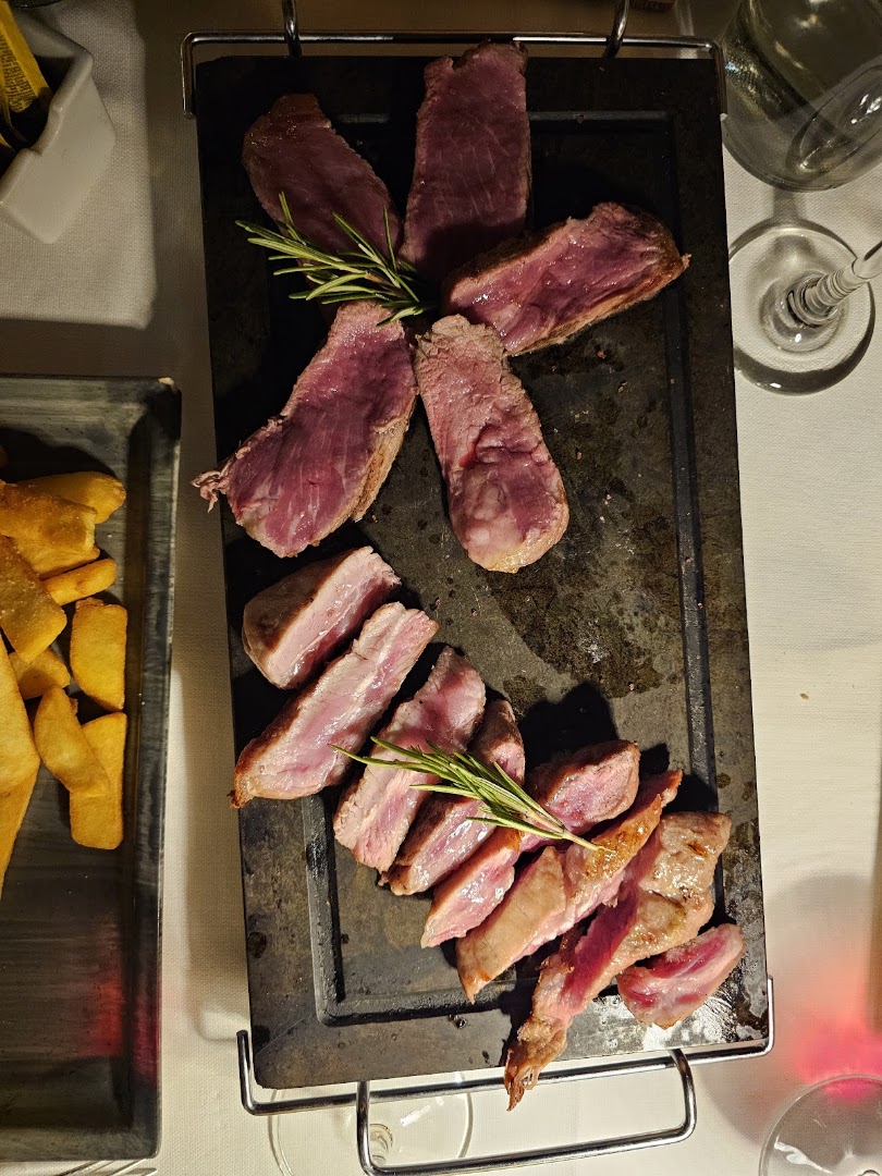Dinamo "Steak House & Music"