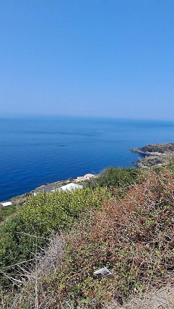 Discesa a Cala Nikà
