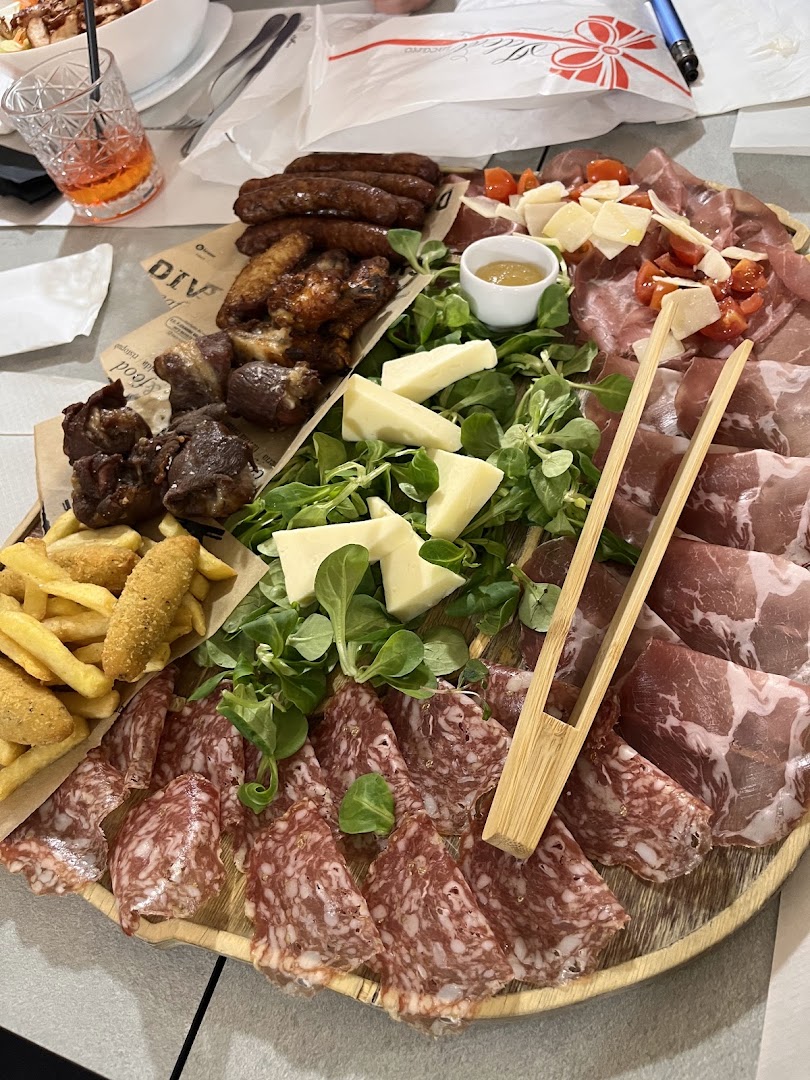 Diverso Risto Pub - Café & Food