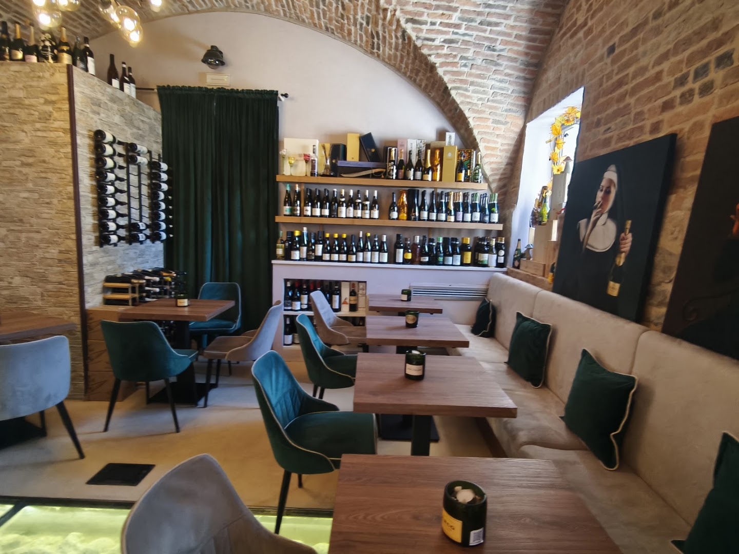 Divina Wine Bar, Alba