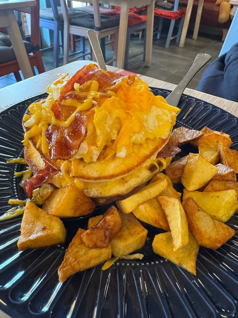 Divina's American Restaurant & Bakery, Aversa
