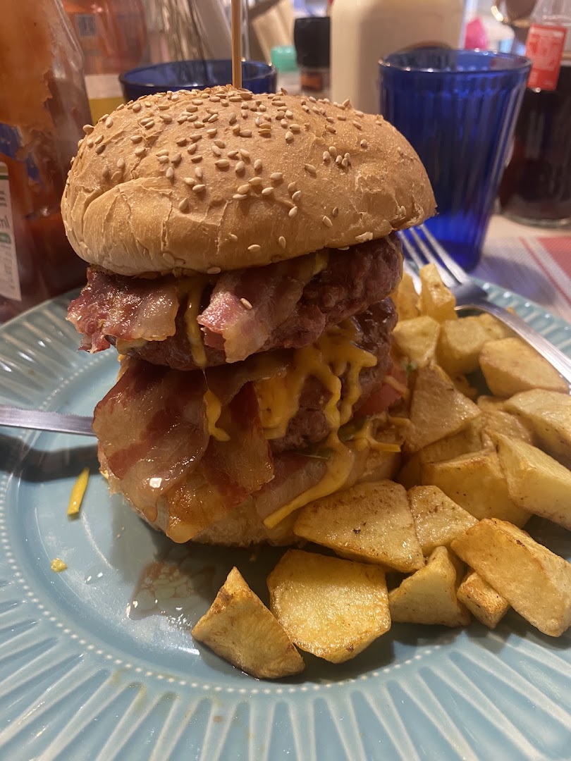 Divina's American Restaurant & Bakery