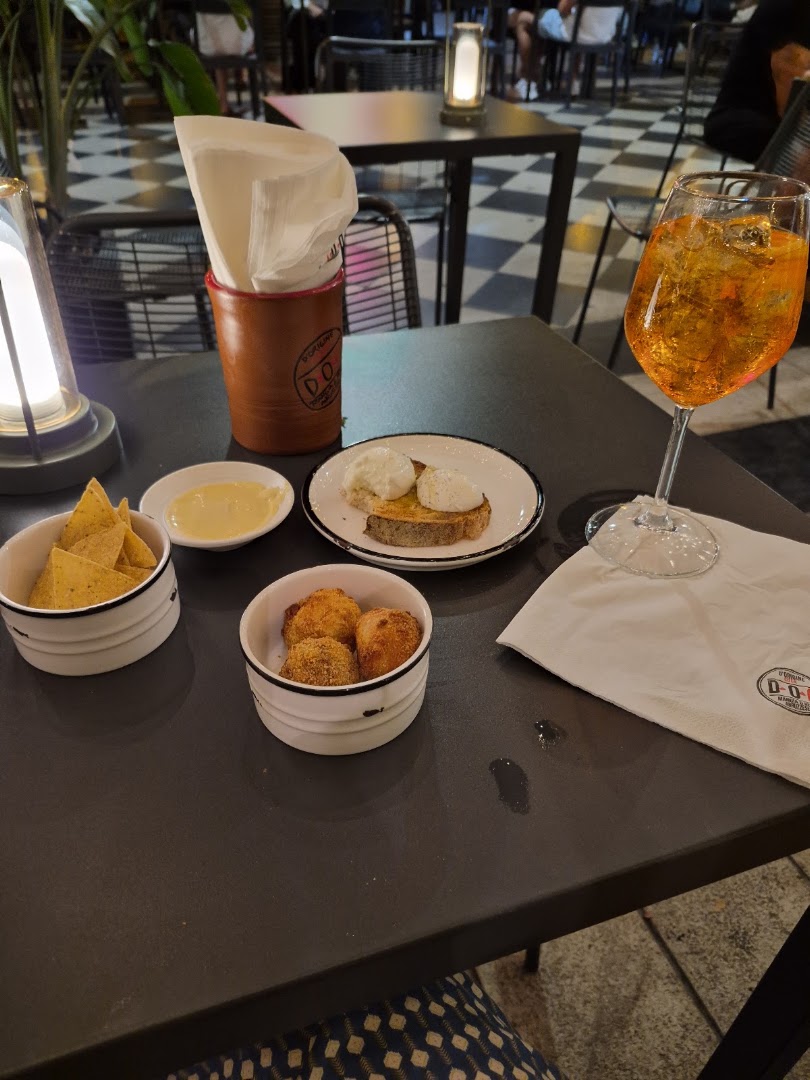 DOC - Vini d'Abruzzo, Cocktail & Piattini