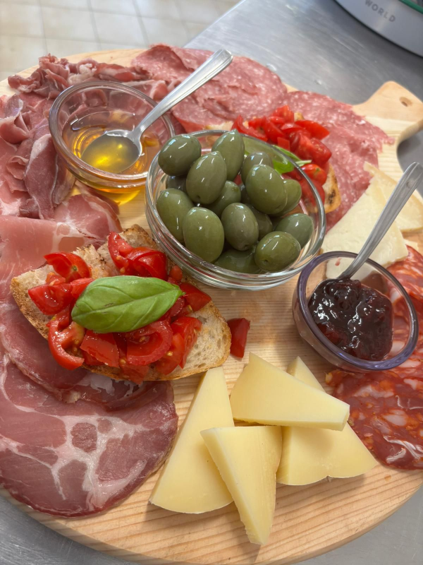 Dogana 4.0 - Pizzeria, tavola calda, tabacchi, location eventi