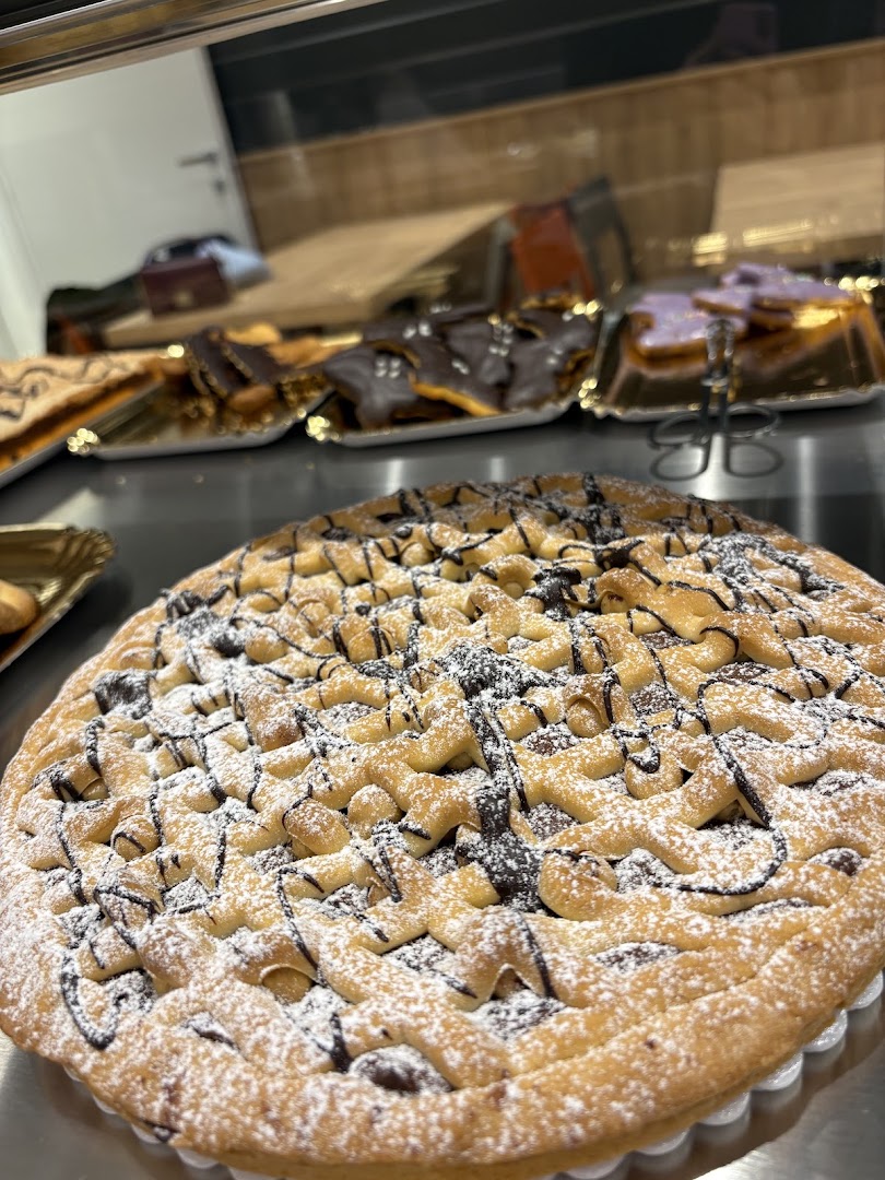 Dolce Vita Bakery House, Force