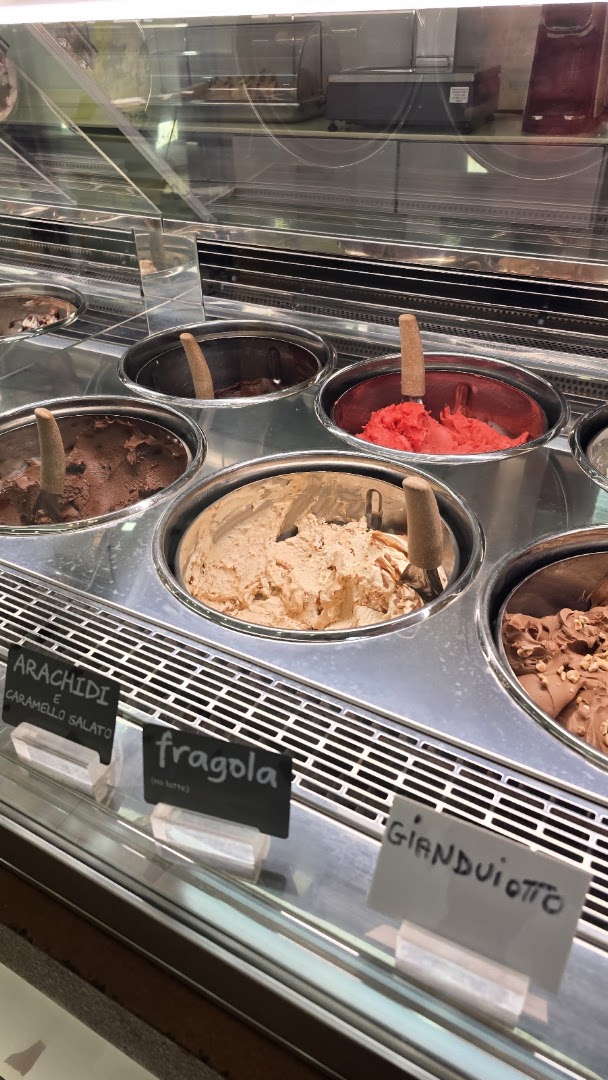 Dolcefreddo Gelati & Dessert gelateria trecate, Trecate